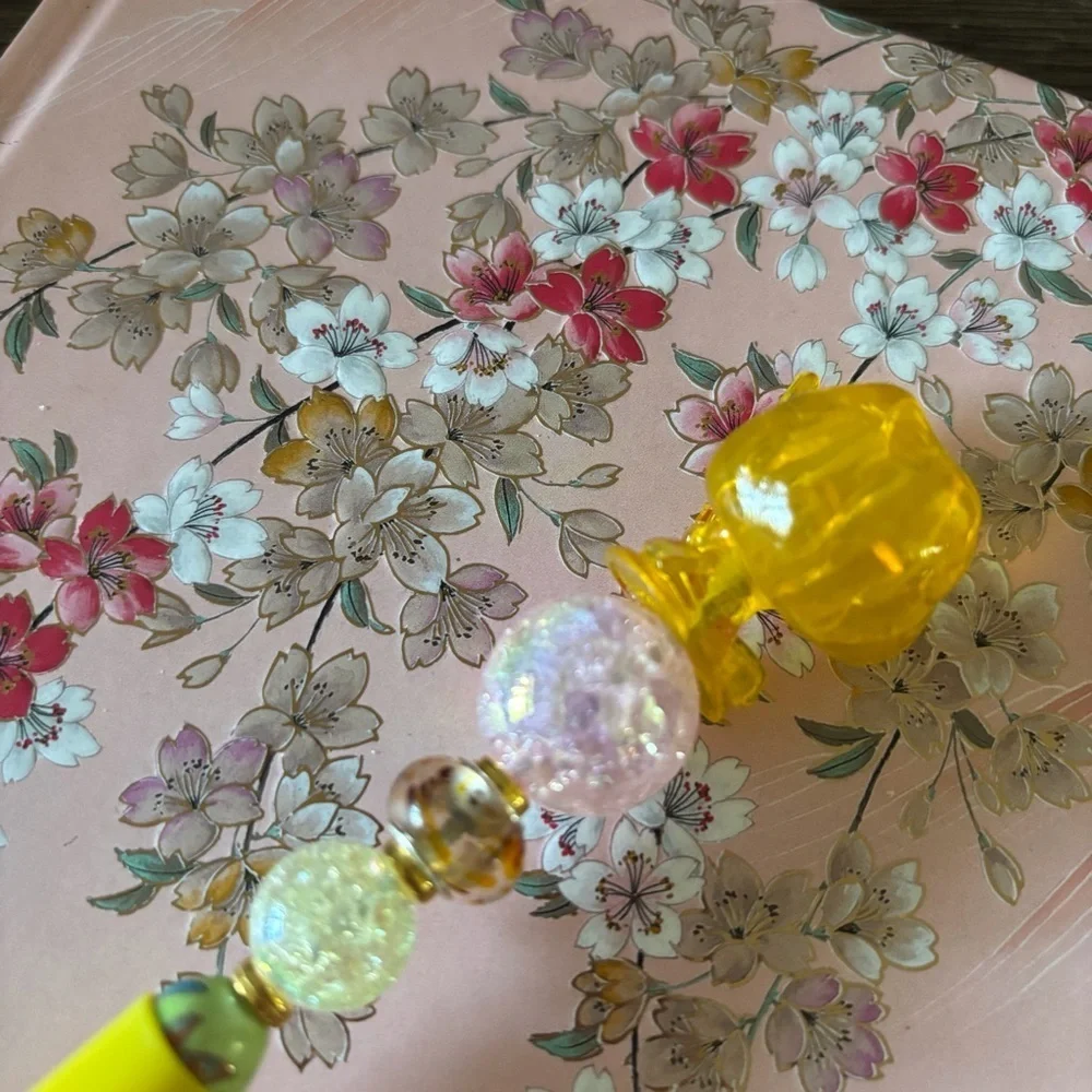 Disney Doorables: Star Wars: Rey yellow handmade beaded pen